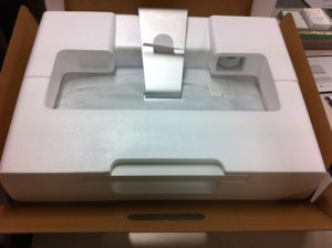iMacを守る発砲スチロール